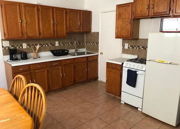 Private 2 Bedroom And 1 Bathroom House In A Quiet Area And Convenient To Nyc Bus And Train