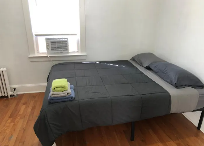 Private 2 Bedroom And 1 Bathroom House In A Quiet Area And Convenient To Nyc Bus And Train