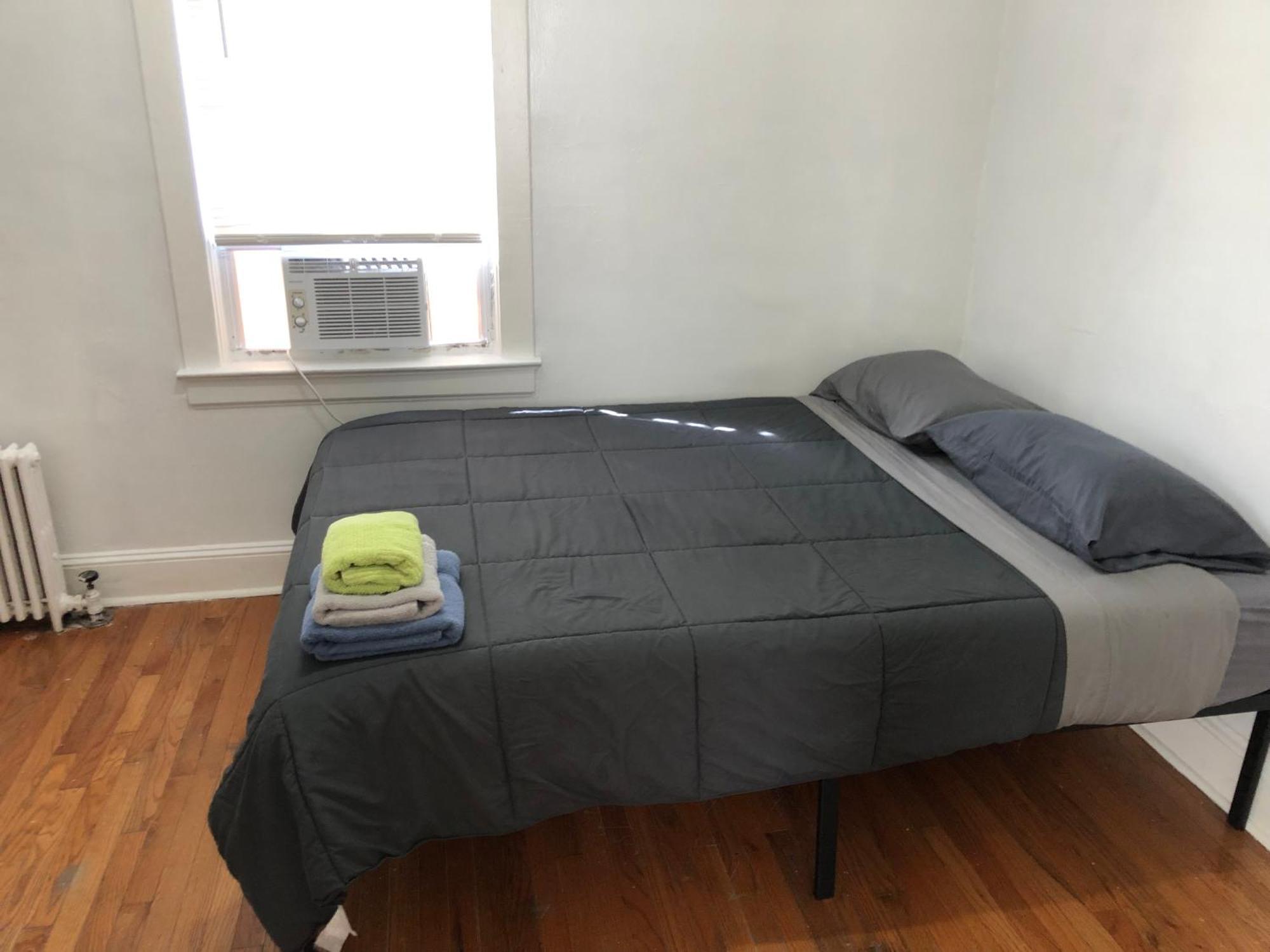 Private 2 Bedroom And 1 Bathroom House In A Quiet Area And Convenient To Nyc Bus And Train Appartement *