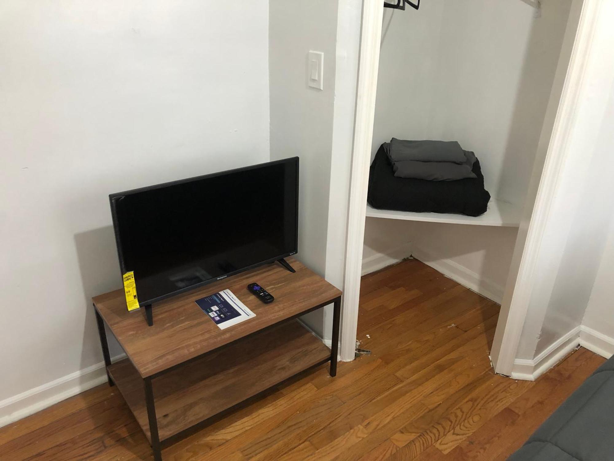 Private 2 Bedroom And 1 Bathroom House In A Quiet Area And Convenient To Nyc Bus And Train * Perth Amboy