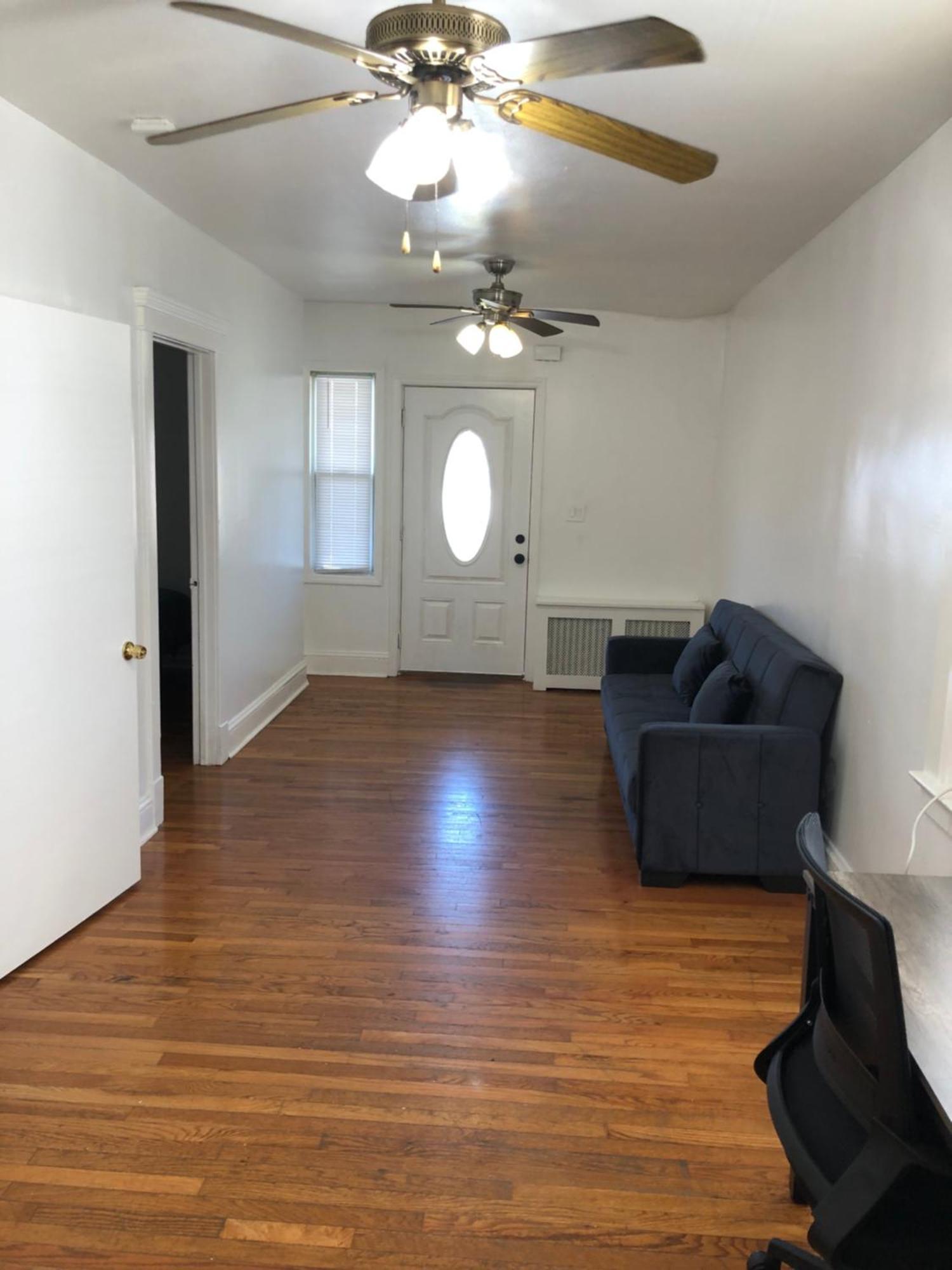 Private 2 Bedroom And 1 Bathroom House In A Quiet Area And Convenient To Nyc Bus And Train Appartement *